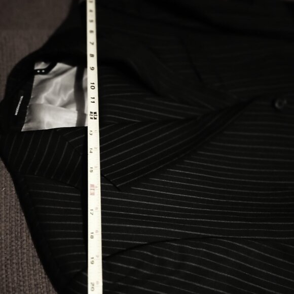 Bachrach Men 2 Peice Black with Gray Pinstripe Suit     42R - Picture 14 of 16